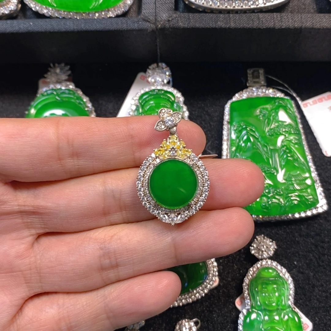 颈饰银S925镶嵌翡翠圆牌吊坠