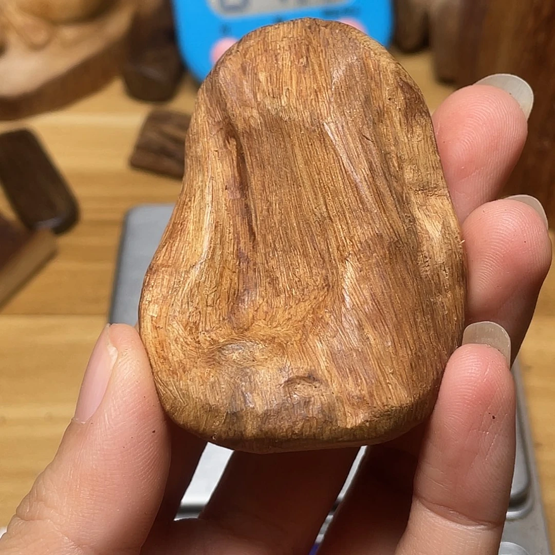 春***风沉香达拉干留疤吊坠16.3克