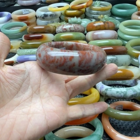 石英岩玉未镶嵌手镯