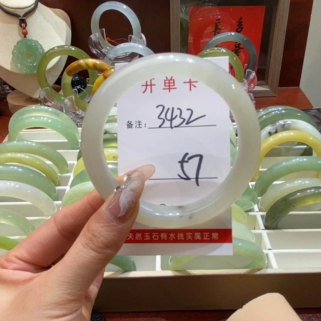 【闪购商品】蛇纹石玉手镯未镶嵌m**g