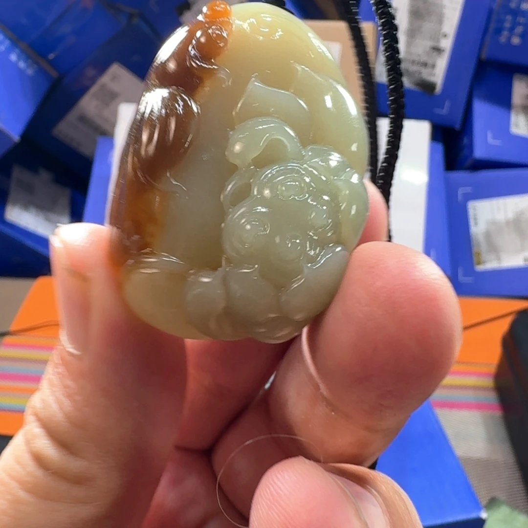 颈饰未镶嵌和田玉（糖玉）