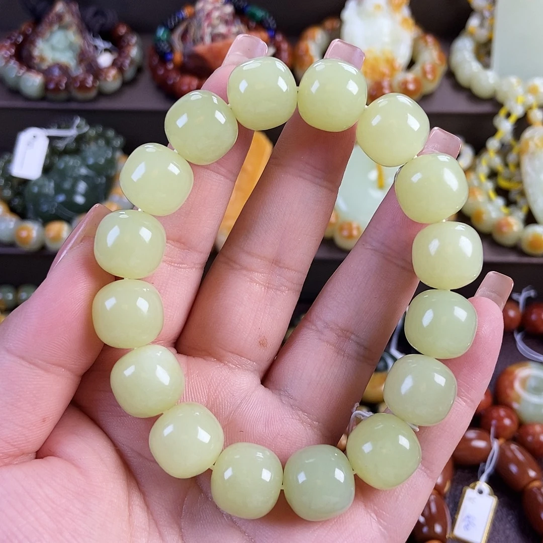 沐***風透闪石质玉未镶嵌手串