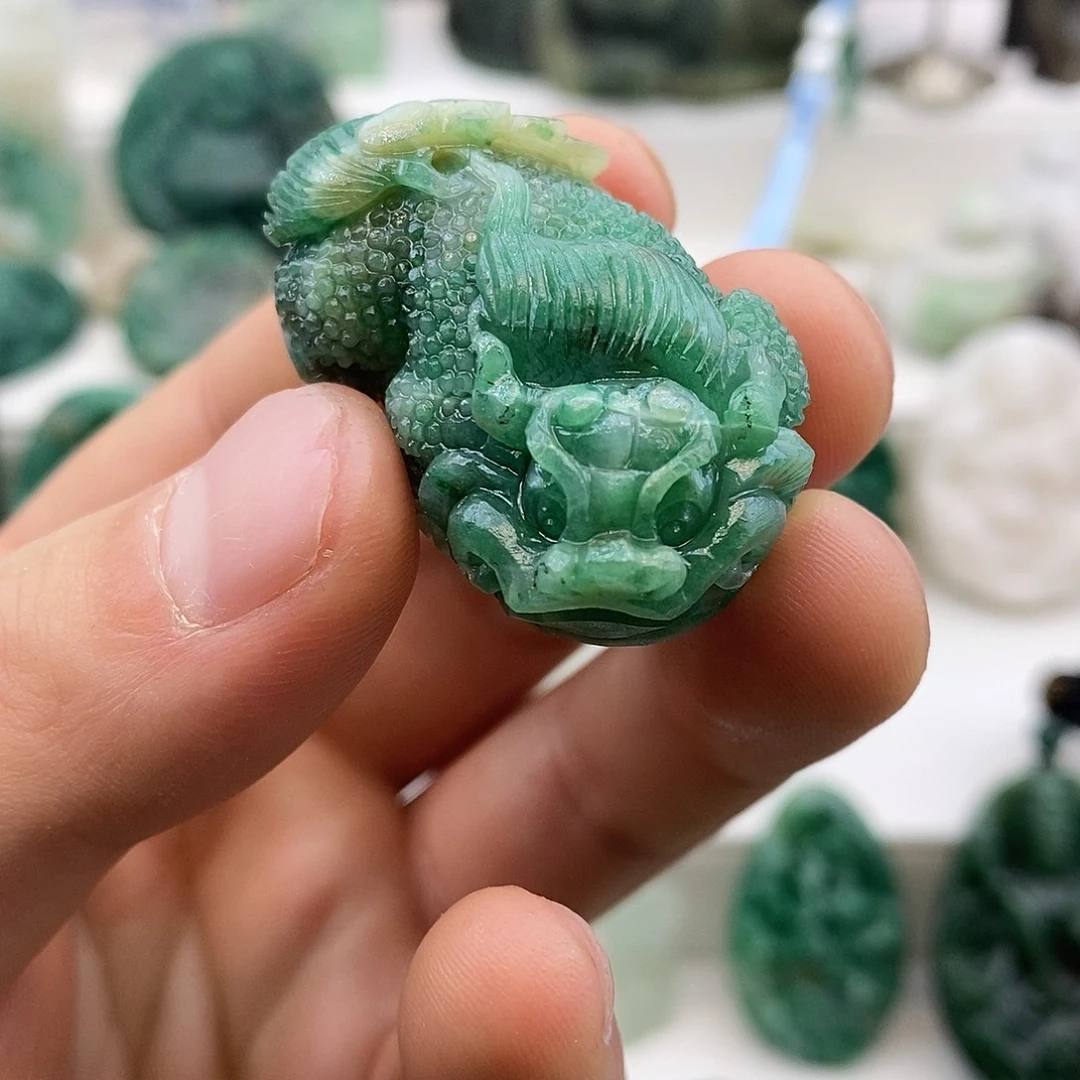 荷***色独山玉未镶嵌颈饰