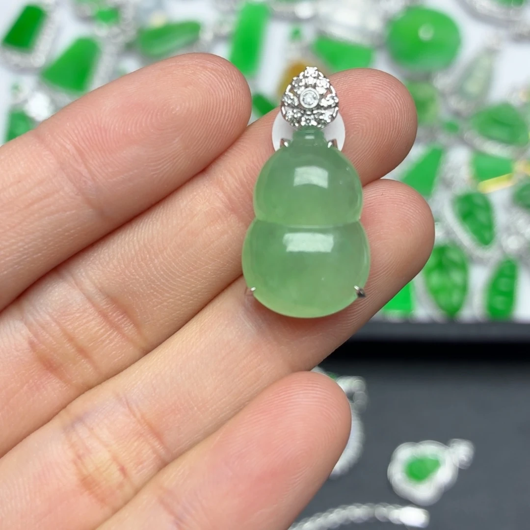 翡翠18K金镶嵌颈饰缅甸翡翠