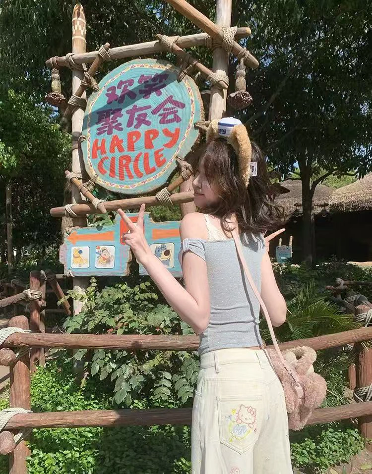 米色KT直筒牛仔裤（默认瑕疵 介意勿拍）