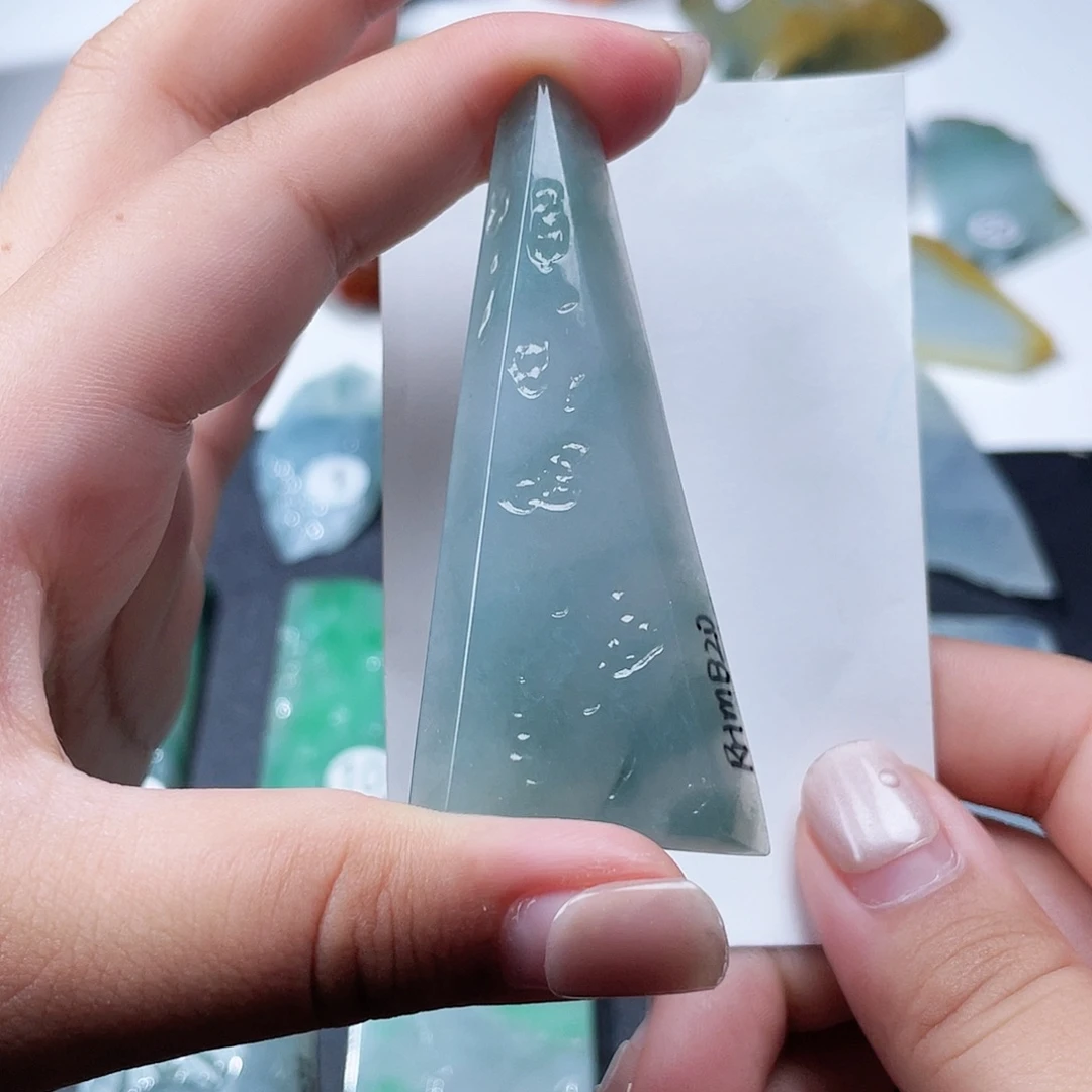定制翡翠未镶嵌蓝底随形小料