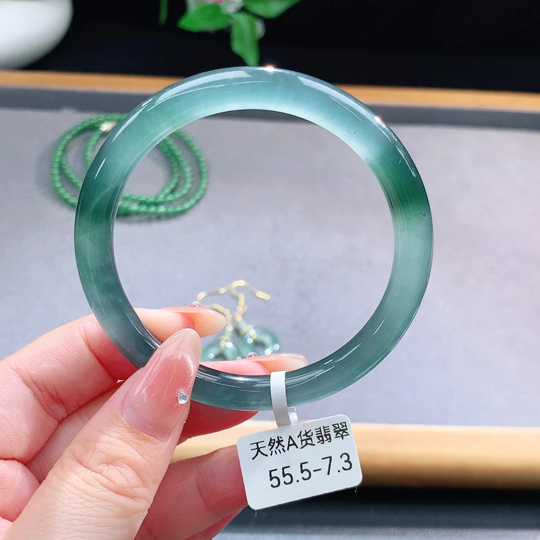 未镶嵌手镯（圆镯）翡翠