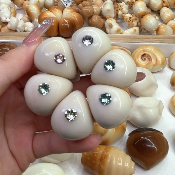 白玉菩提把件5.13.60象牙果镶钻肠微瑕