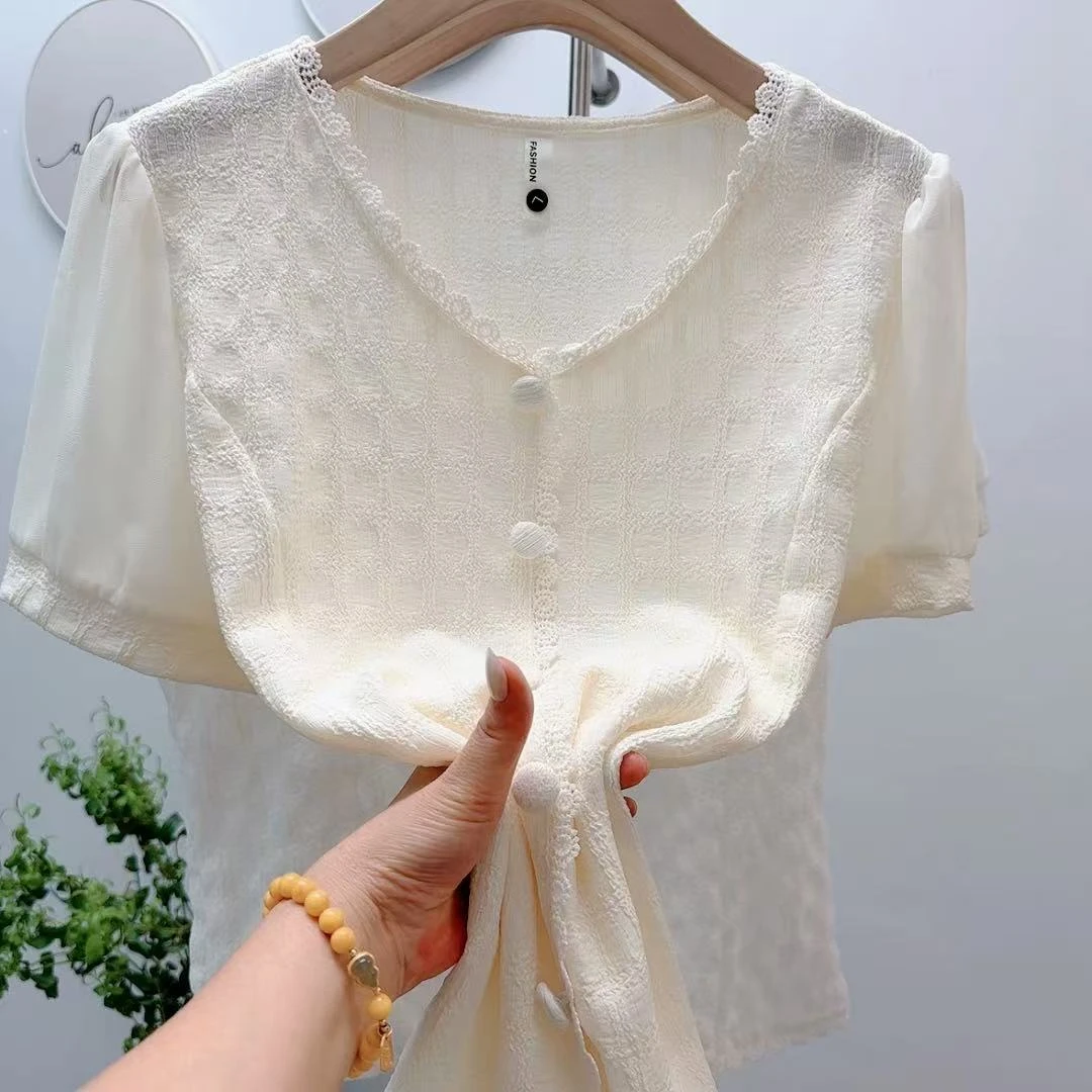 25360#设计感短袖蕾丝衬衫女夏季新款V领气质高级感大码衬衫上衣