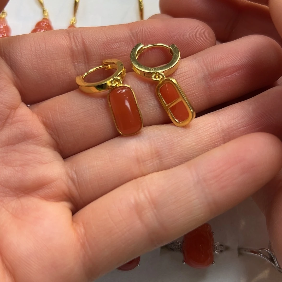 南红玛瑙耳钉银S925镶嵌暴**周