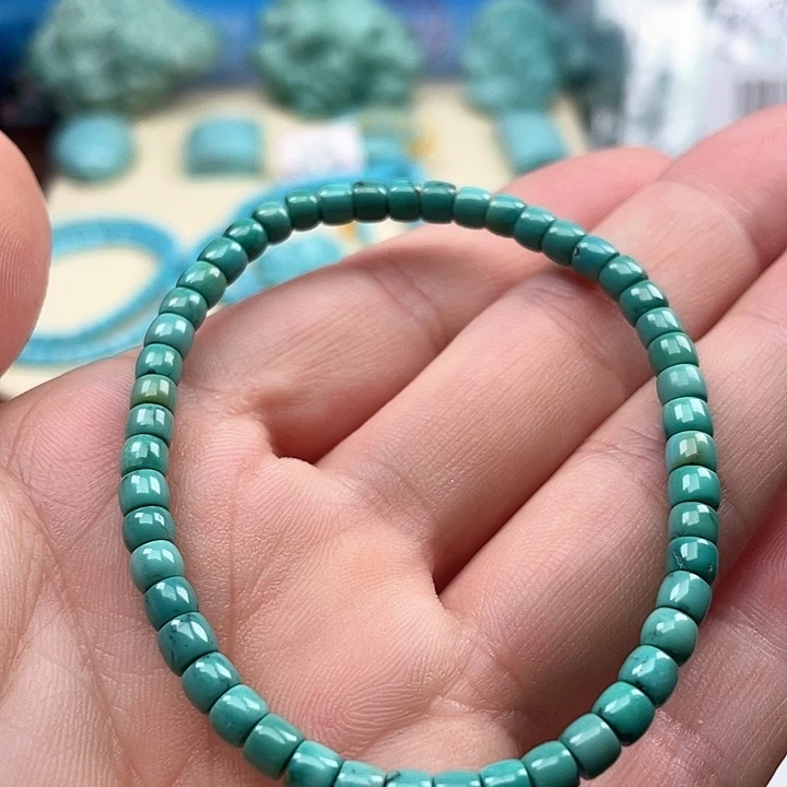 绿松石颈饰未镶嵌