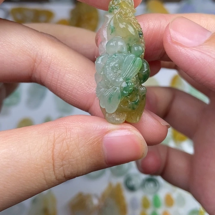 定制翡翠未镶嵌莲花