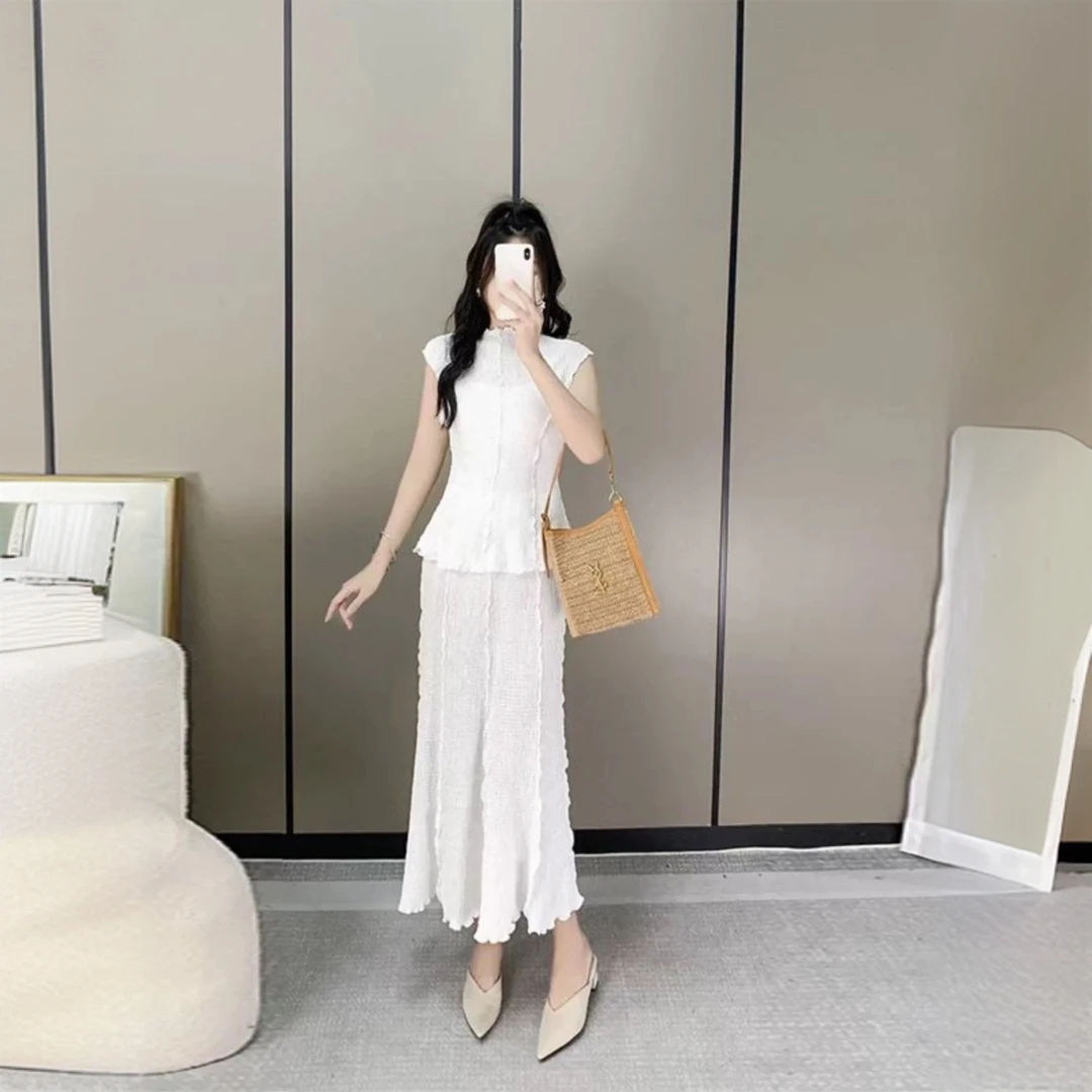 三宅褶皱秋冬新款纯色小菜花褶背心高级感气质显瘦不规则上衣