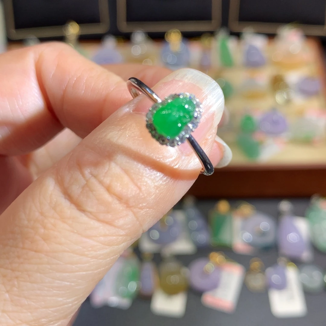 丑***鸭翡翠银S925镶嵌颈饰