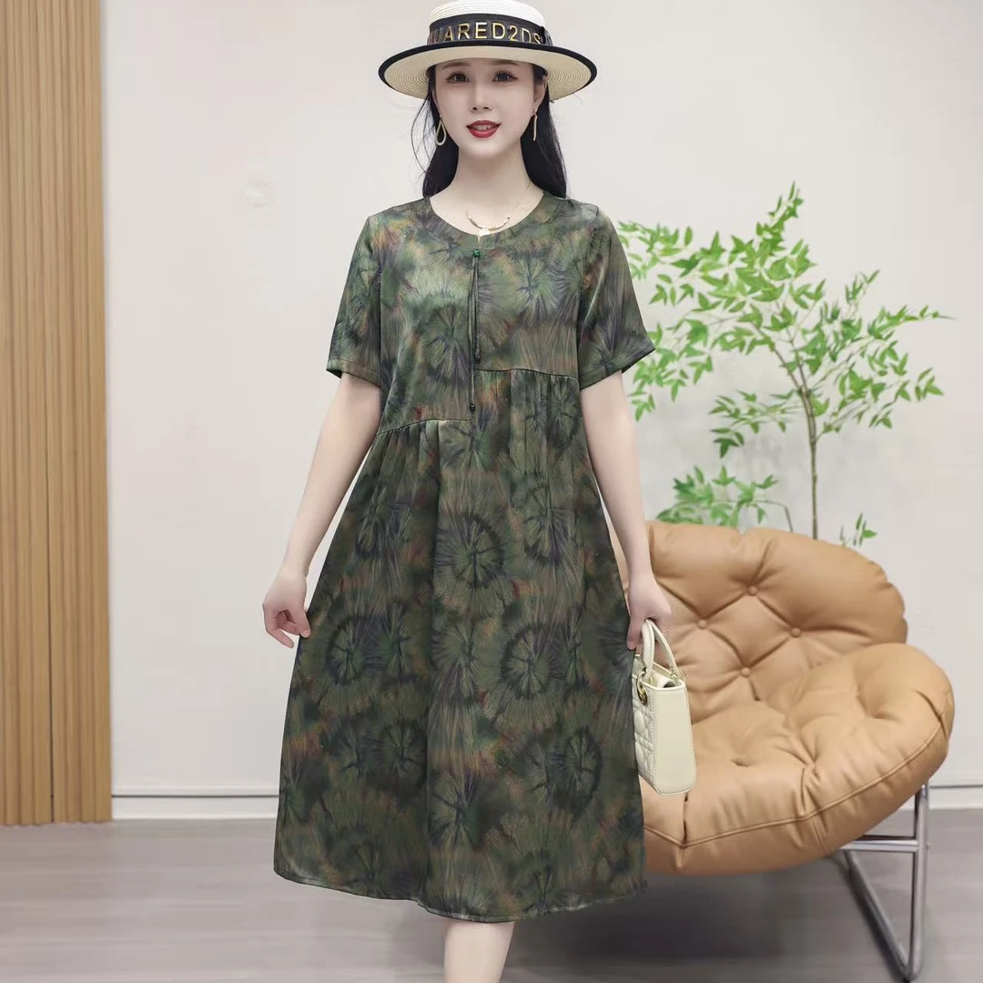 2025中老年妈妈装连衣裙夏季宽松遮肉减龄大摆裙气质显瘦碎花裙
