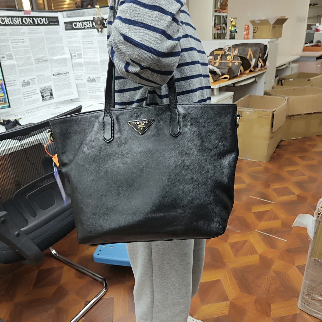 95新 Prada/普拉达 黑金单肩托特/CZ11830049/0049