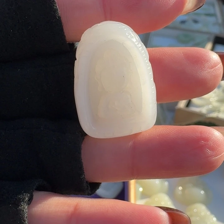 和田玉未镶嵌颈饰冰心