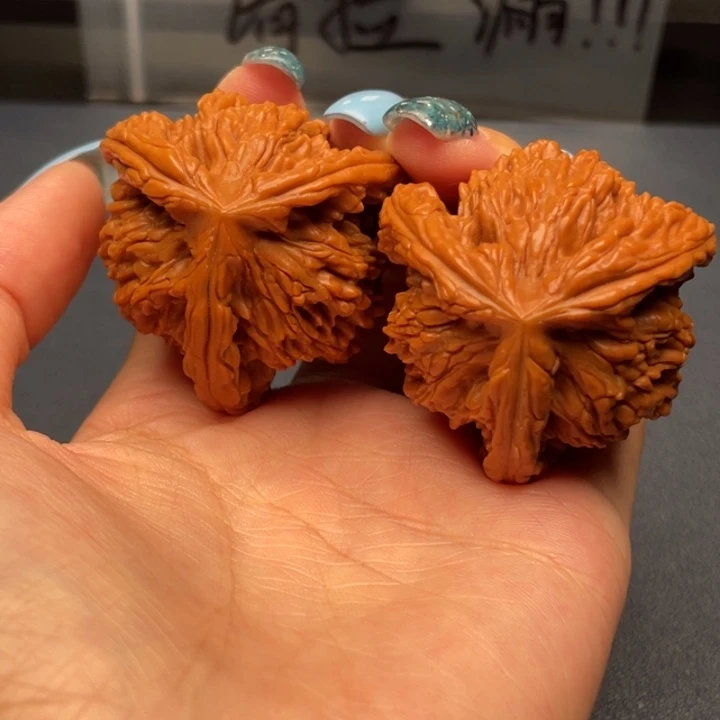 苍***眼文玩核桃吊坠虎头