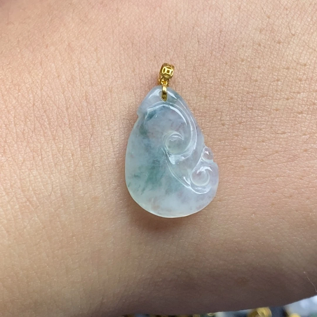 翡翠18K金镶嵌颈饰如意