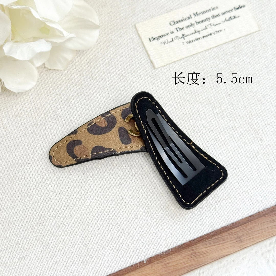 V112精致复古豹纹小香风侧边碎发BB夹