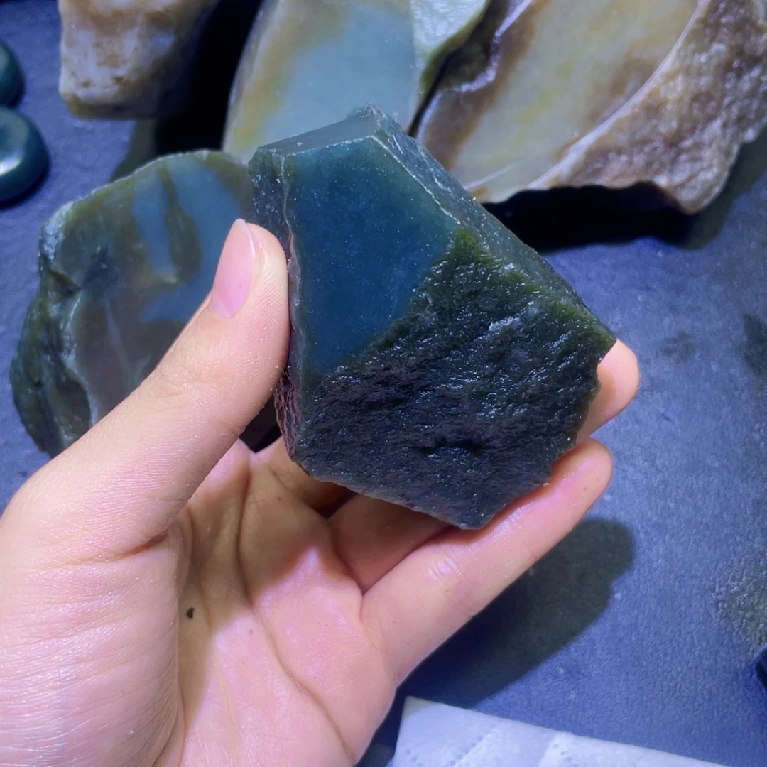 和田玉未镶嵌珠宝半成品