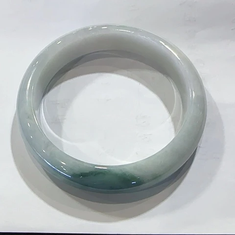 翡翠手镯未镶嵌天然翡翠