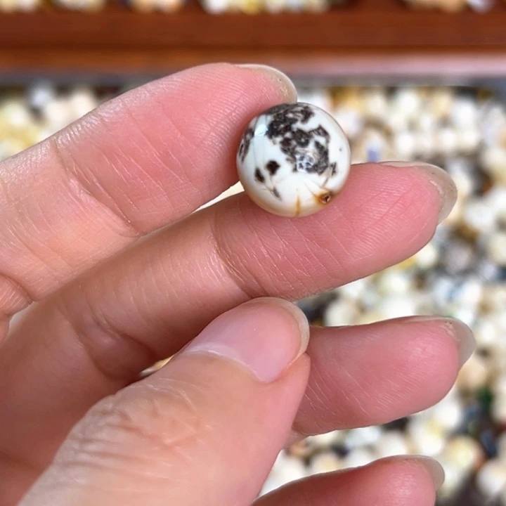 未镶嵌蜜蜡裸石12.5mm一个