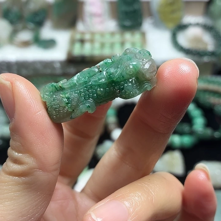 独山玉未镶嵌吊坠