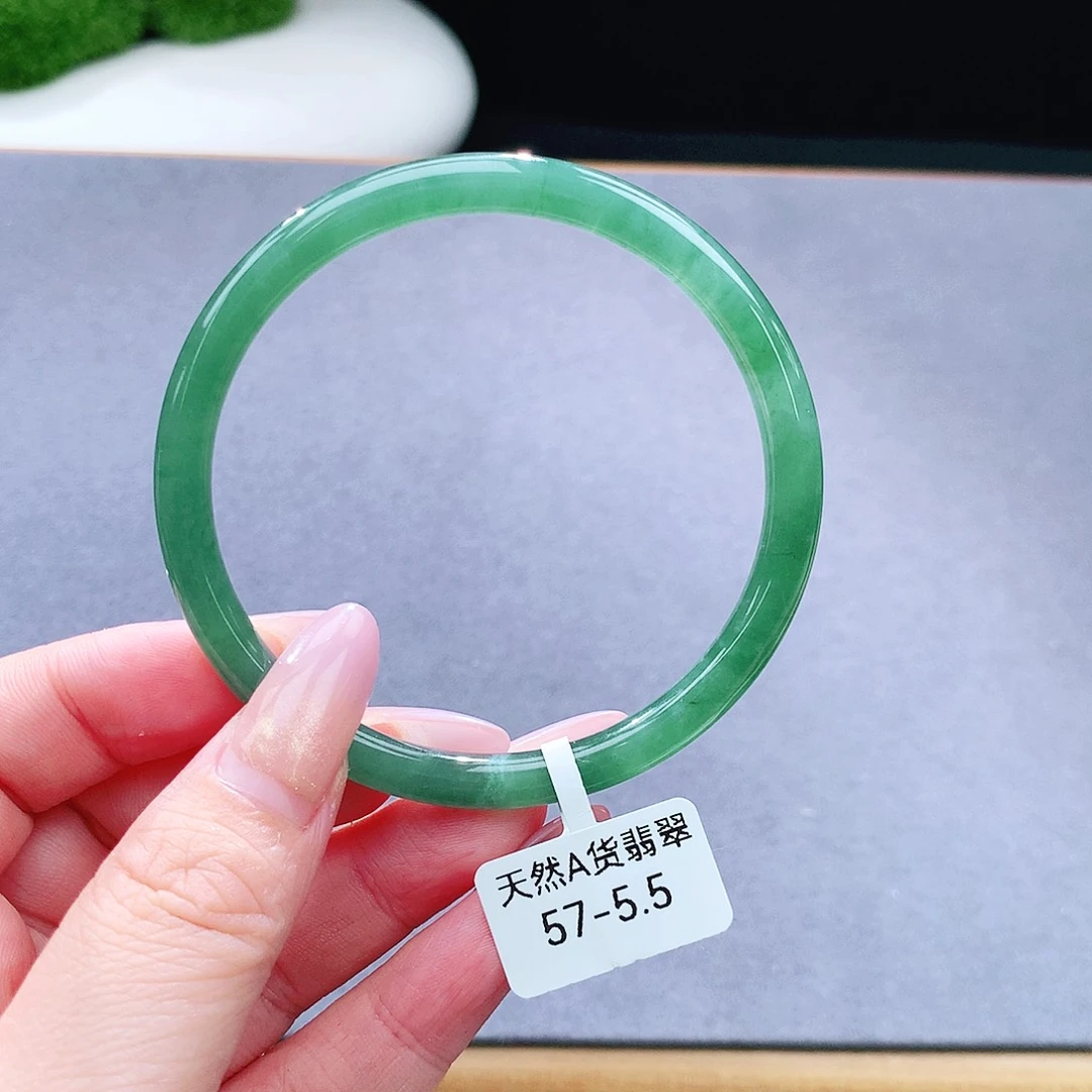 未镶嵌手镯（圆镯）翡翠