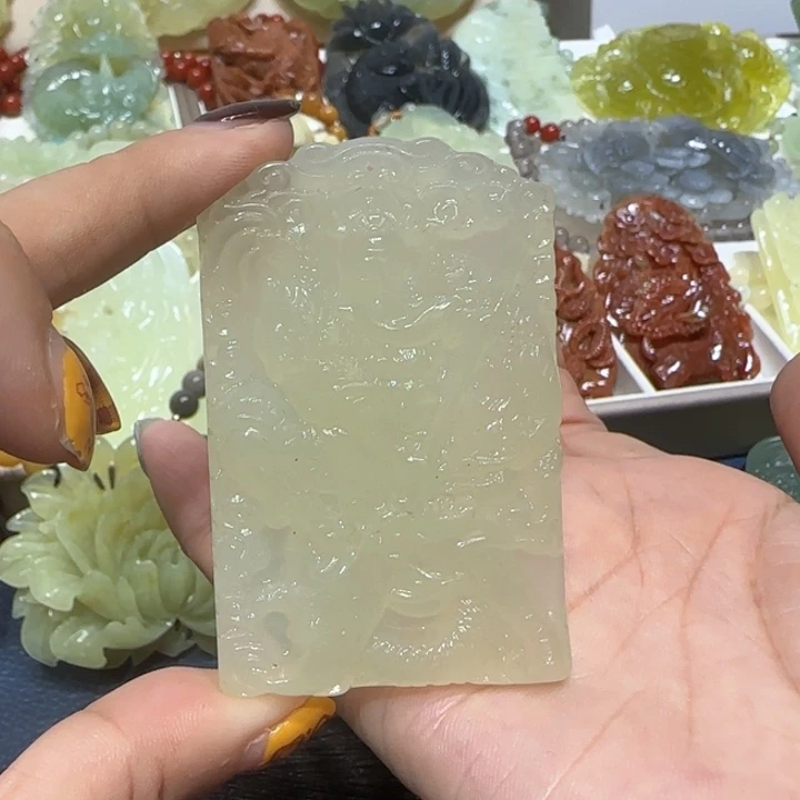 未镶嵌蛇纹石玉吊坠