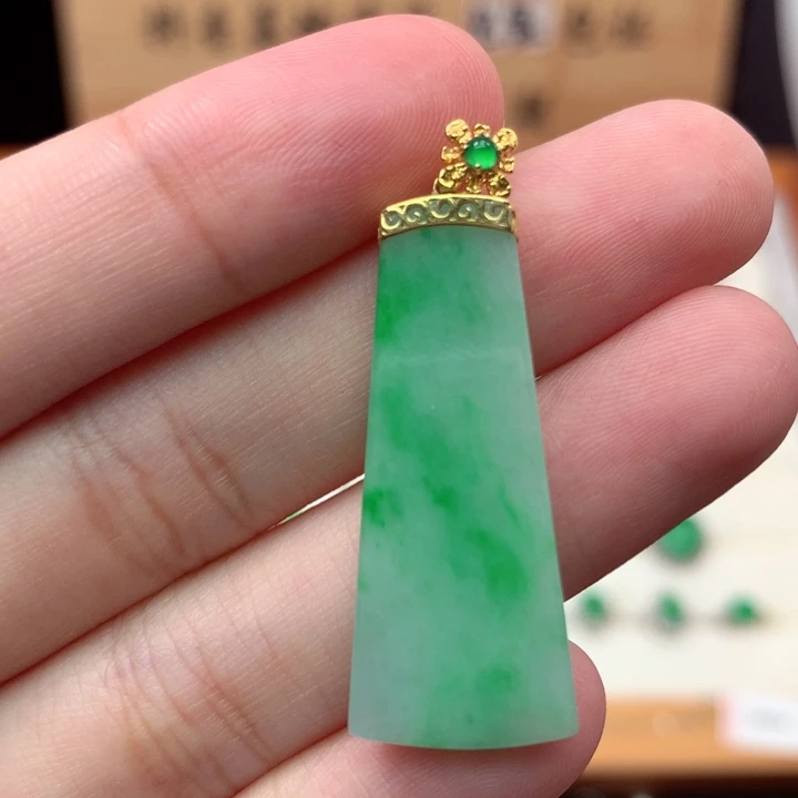 翡翠18K金镶嵌颈饰翡翠
