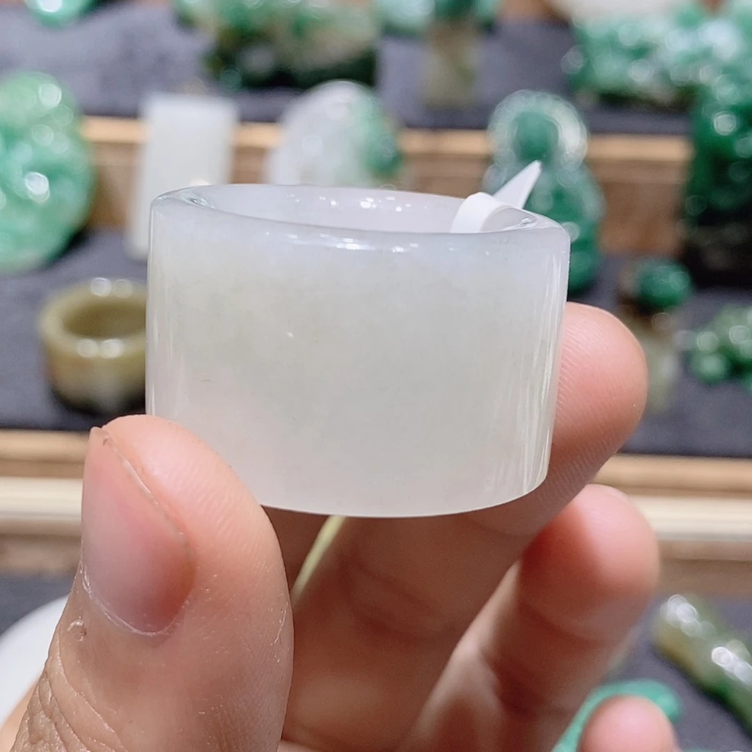 罗***生独山玉未镶嵌吊坠