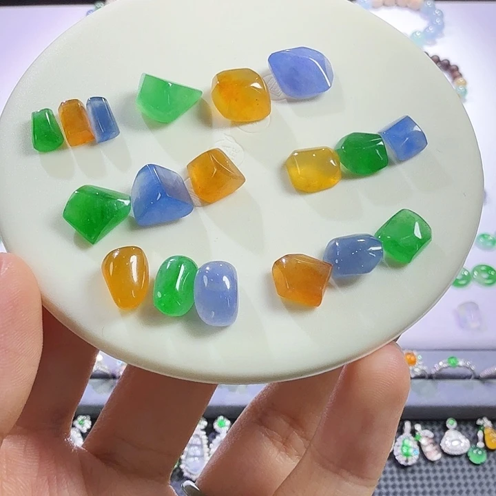 翡翠未镶嵌颈饰每套不同价