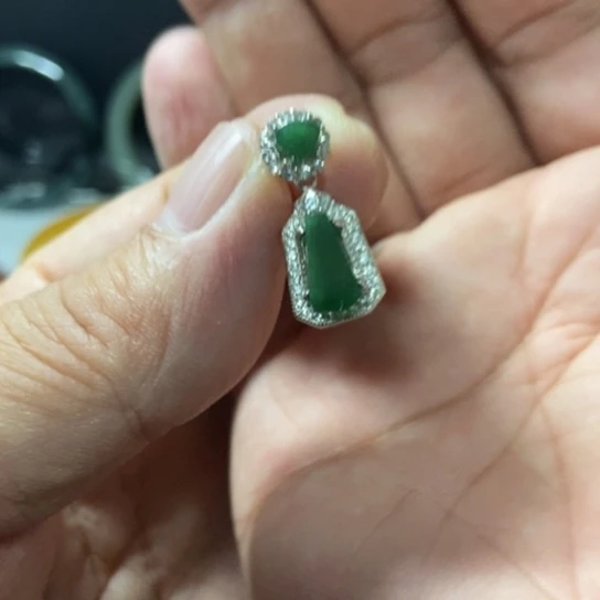 喂***兔翡翠银S925镶嵌颈饰缅绿