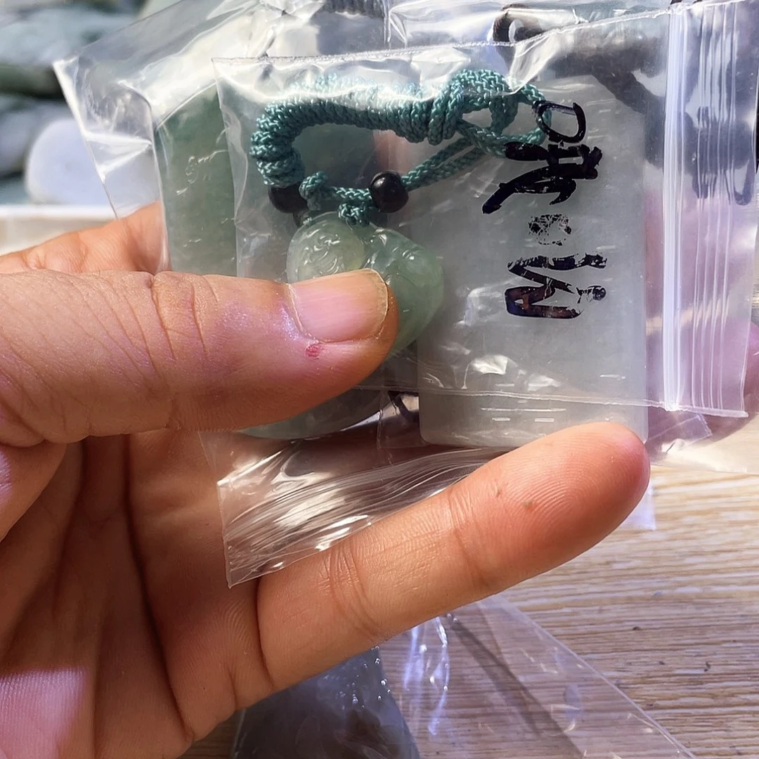 哦***喂翡翠散珠天然翡翠石