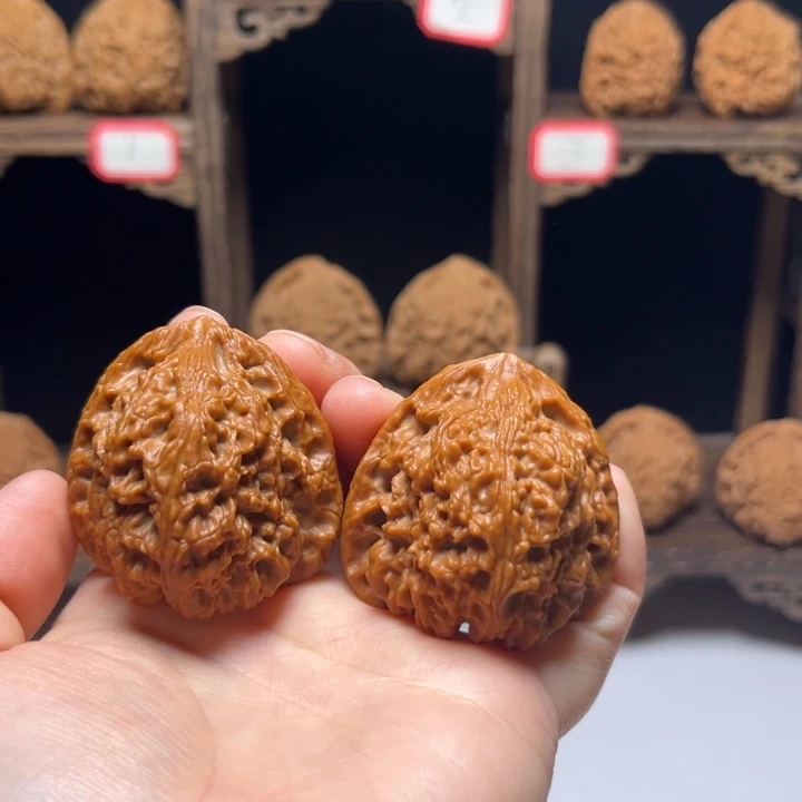 *****文玩核桃把件42三角南疆石狮子头