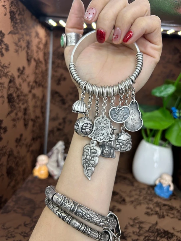 足银手镯 小郑家纯银手工簪刻手镯，铃铛