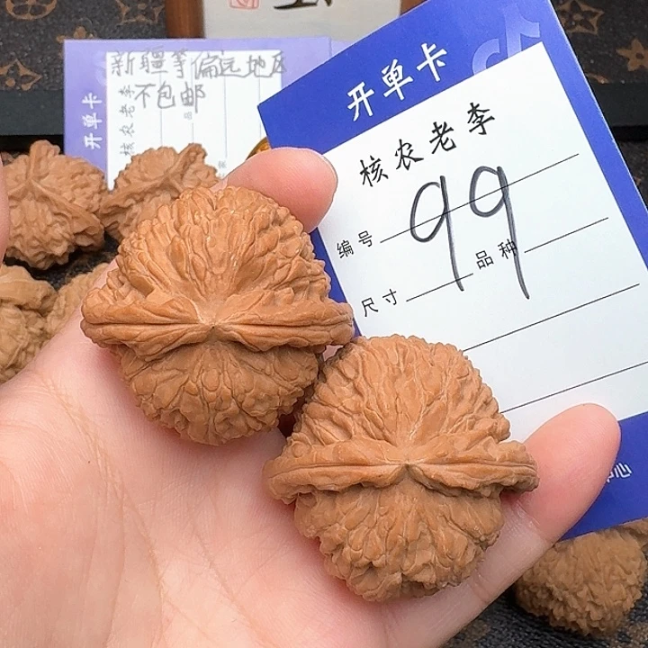 文玩核桃吊坠白狮子40尺全品