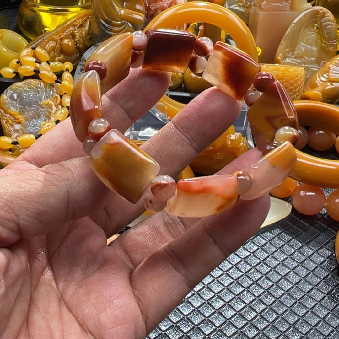 石英质玉未镶嵌颈饰