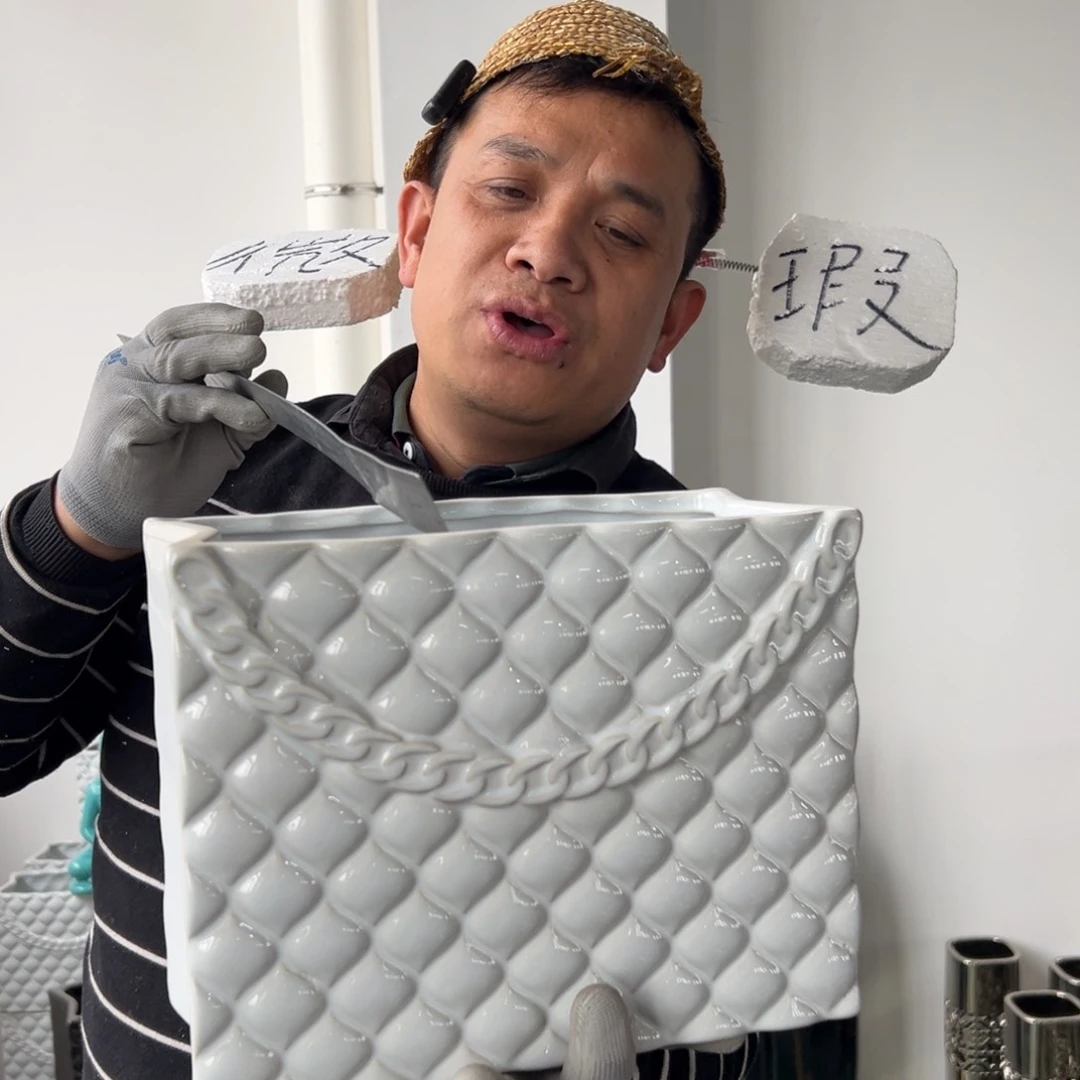 摆件75 号高中低温陶瓷瓶（部分微瑕）