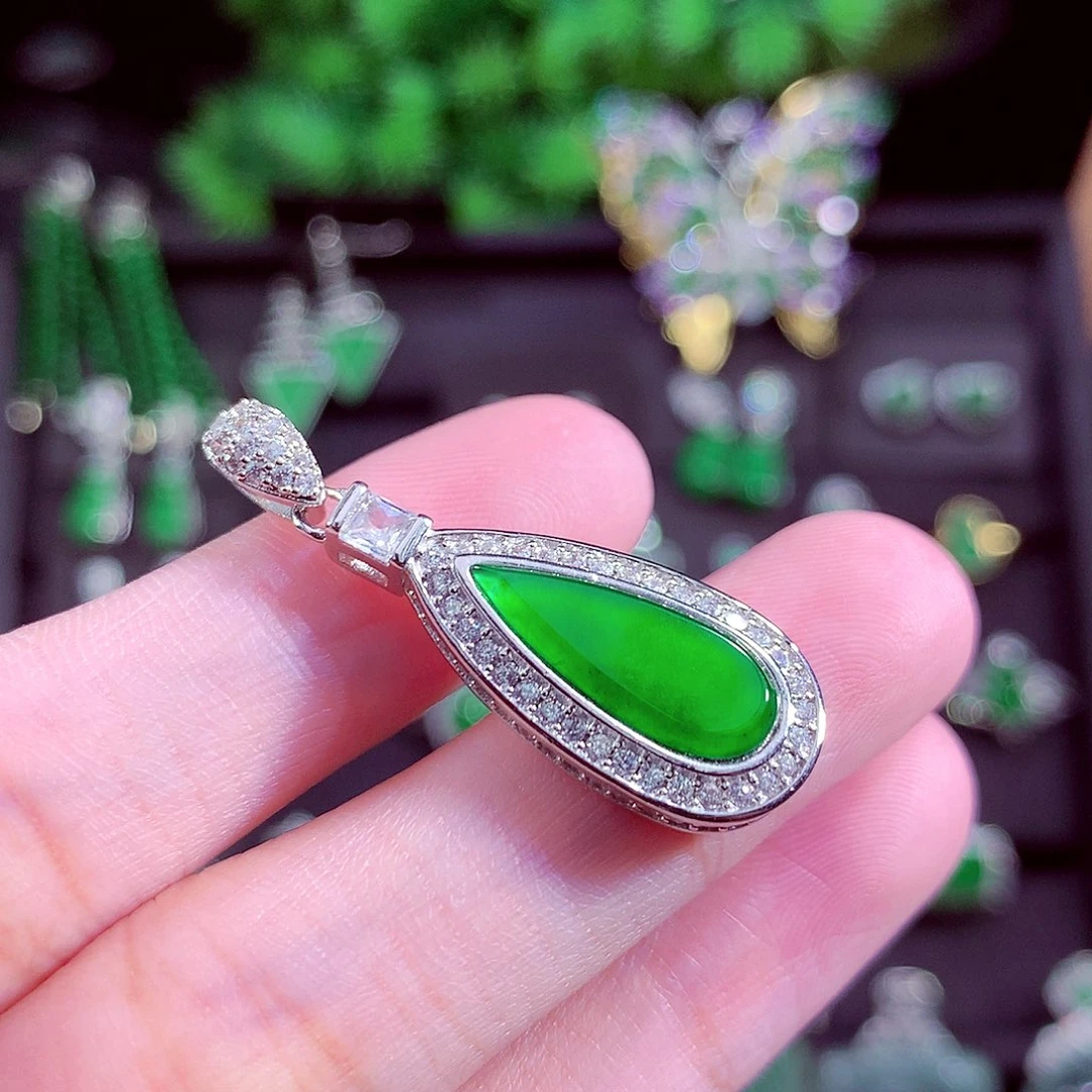 颈饰未镶嵌翡翠天然