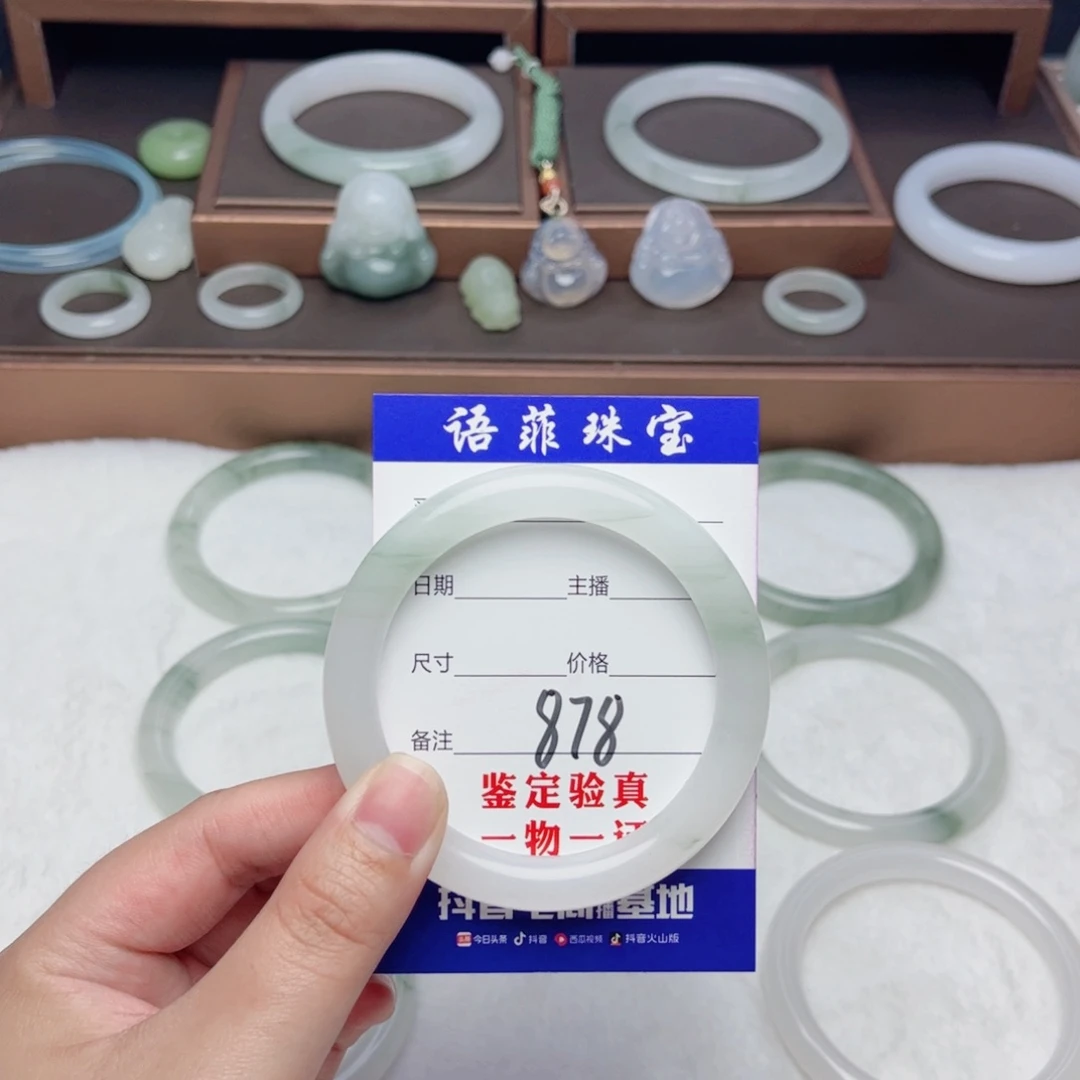 石英质玉手镯未镶嵌?**饱