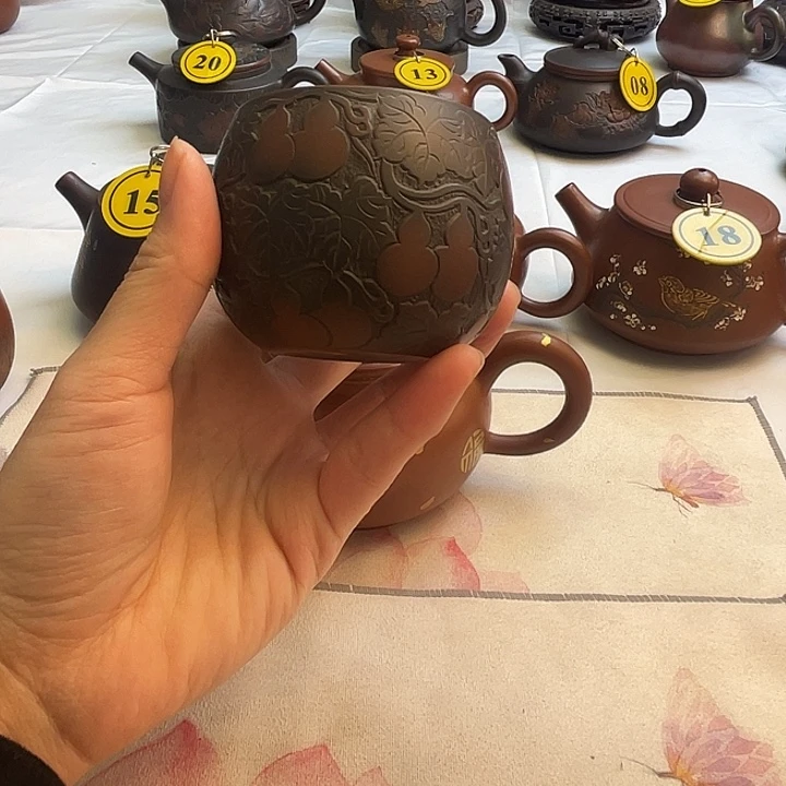 童*人广西钦州坭兴陶茶壶