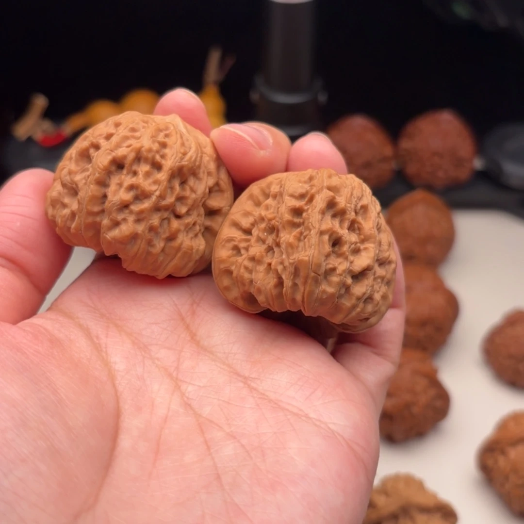 文玩核桃吊坠平谷凹底