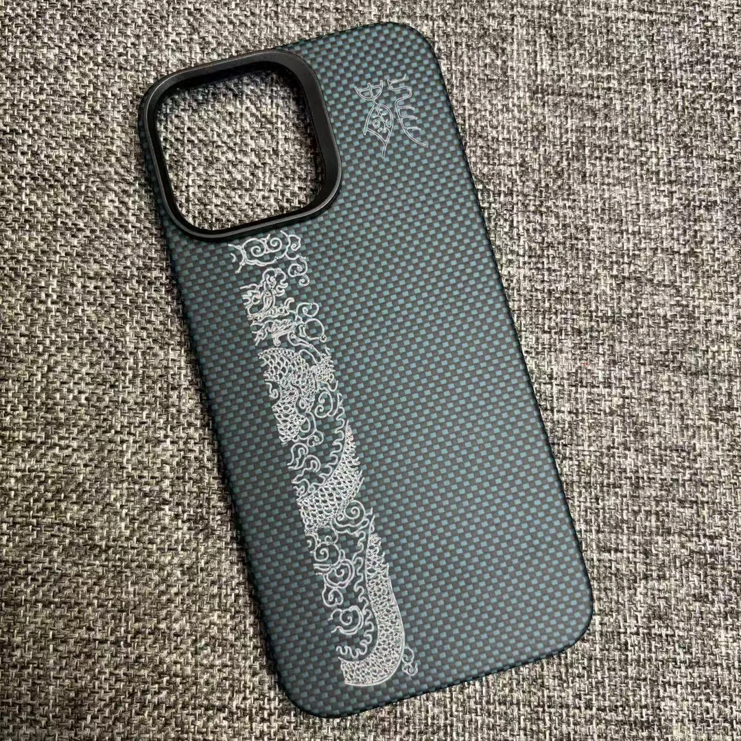 16pm蛇年限定凯夫拉纤维磁吸手机壳适用于苹果16ProMax