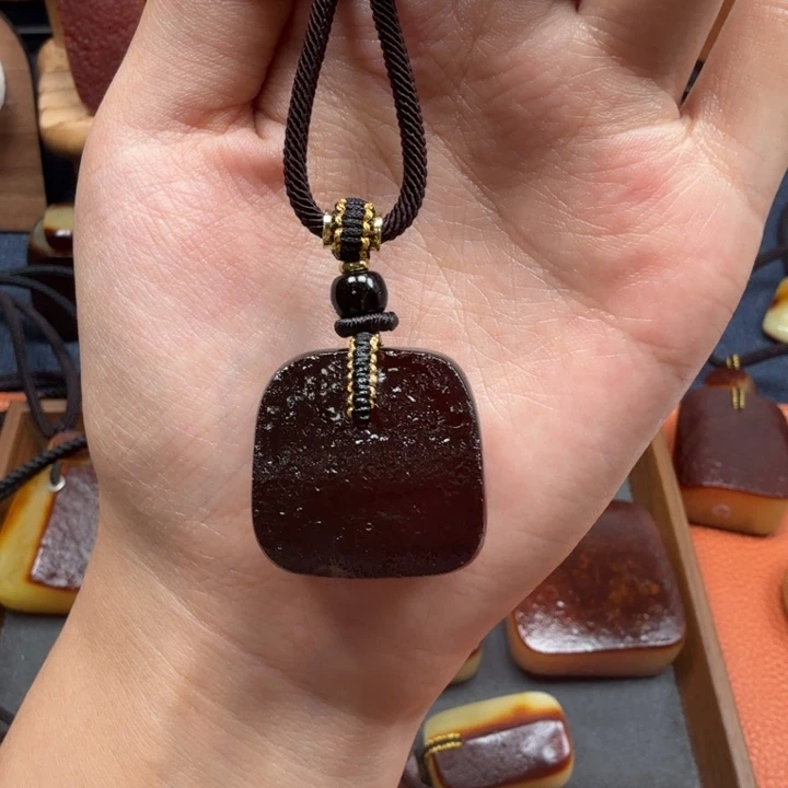 蜜蜡未镶嵌吊坠(赠链)