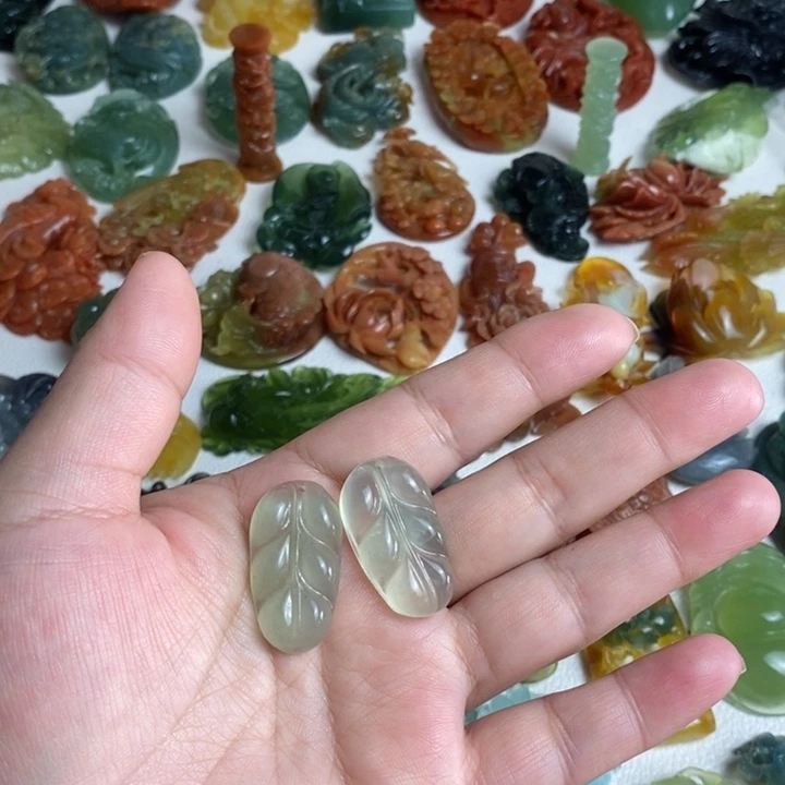 蛇纹石玉颈饰未镶嵌