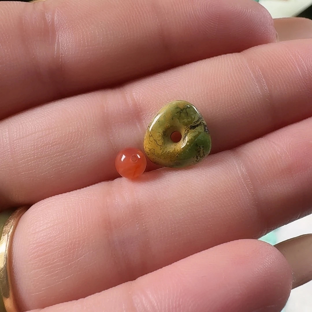 绿松石未镶嵌颈饰