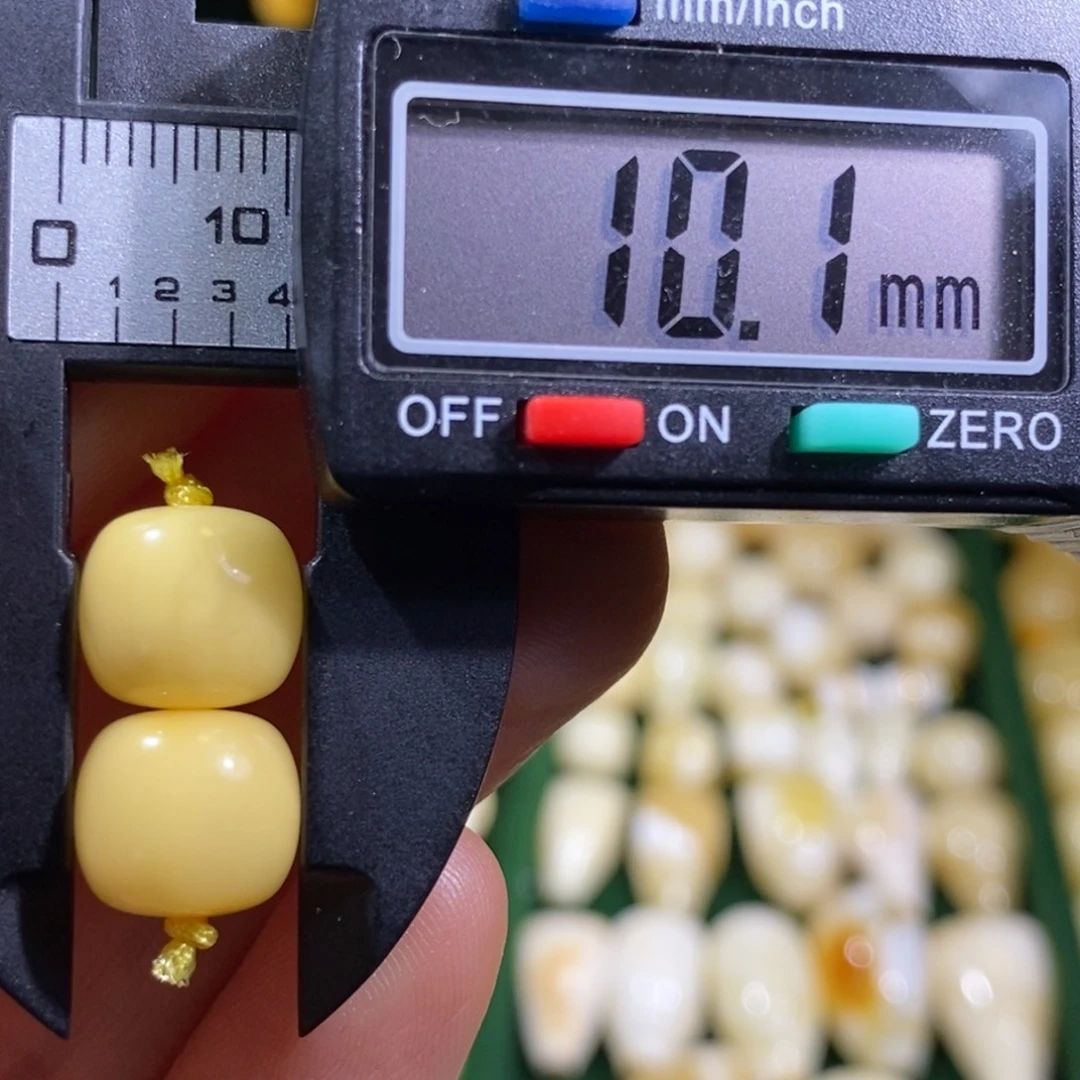 蜜蜡未镶嵌裸石配饰