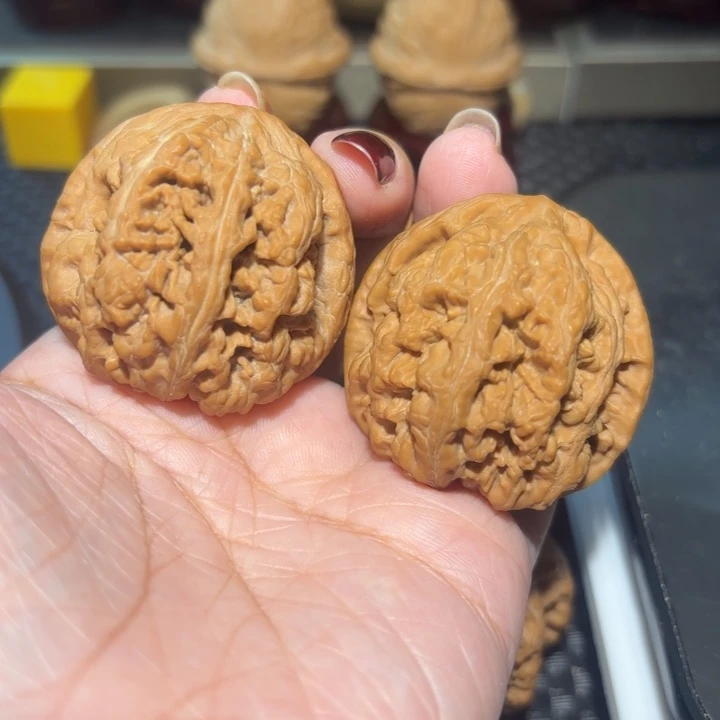 文玩核桃把件40全品大粗筋